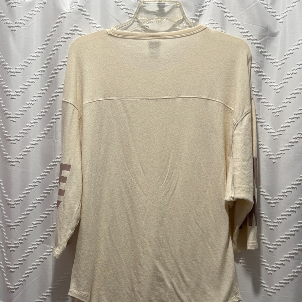 PINK Victoria's Secret 3/4 sleeve top - Picture 5 of 5